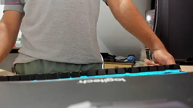 Jhonatan Morales S online show from October 14, 2025, 5:41 am