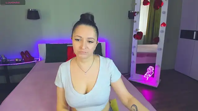 Snapshot of AngellLika chatting on October 5, 2025, 12:58 pm AngellLika online show from October 5, 2025, 12:58 pm