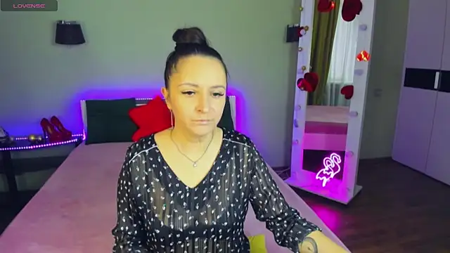 Snapshot of AngellLika chatting on October 6, 2025, 12:13 pm AngellLika online show from October 6, 2025, 12:13 pm