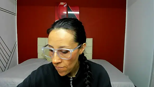 Abrillee1 online show from December 20, 2024, 8:12 pm