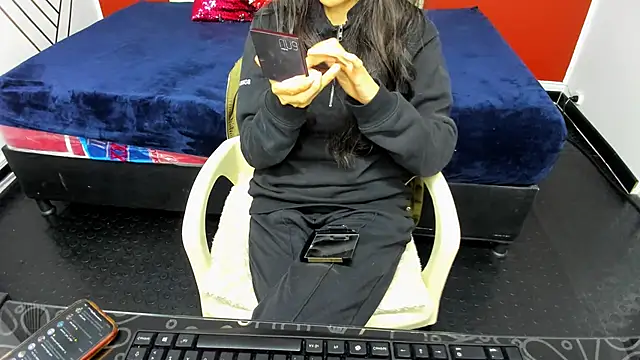 Abrillee1 online show from January 9, 2025, 7:29 pm