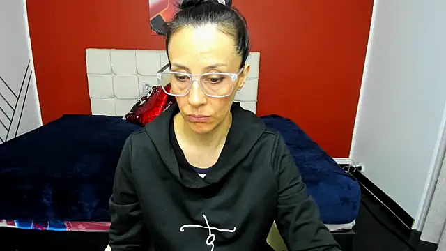 Abrillee1 online show from January 11, 2025, 9:04 pm