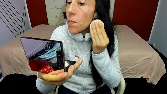 Abrillee1 online show from February 17, 2025, 7:42 pm