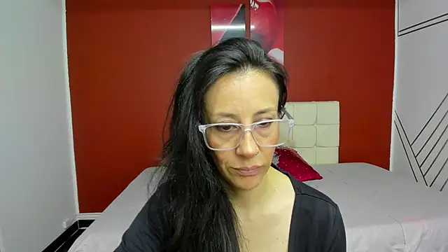 Abrillee1 online show from March 5, 2025, 10:21 pm