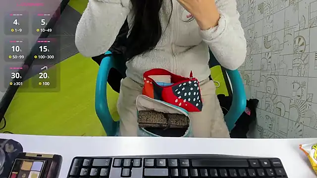 Abrillee1 online show from March 8, 2025, 7:31 pm