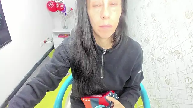 Abrillee1 online show from March 14, 2025, 11:45 am