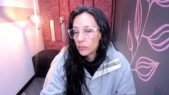 Abrillee1 online show from November 7, 2025, 12:05 pm