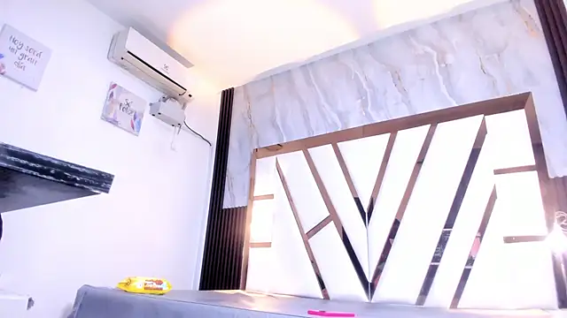 lola hornei online show from September 27, 2025, 12:15 am