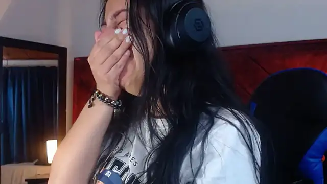 Julietacollins06 online show from March 19, 2026, 1:48 pm