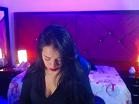 Julietacollins06 online show from May 4, 2026, 1:29 pm