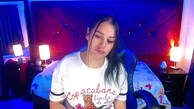 Julietacollins06 online show from May 6, 2026, 2:22 pm