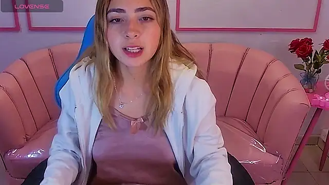 Snapshot of channel_blonde_a chatting on December 5, 2024, 8:11 am channel blonde a online show from December 5, 2024, 8:11 am