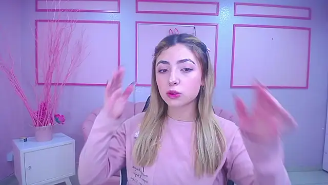 Snapshot of channel_blonde_a chatting on December 11, 2024, 4:42 pm channel blonde a online show from December 11, 2024, 4:42 pm