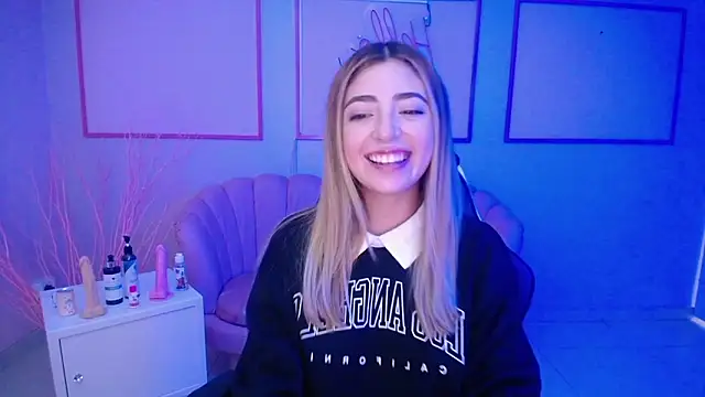 Snapshot of channel_blonde_a chatting on December 13, 2024, 7:43 pm channel blonde a online show from December 13, 2024, 7:43 pm