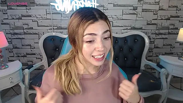 Snapshot of channel_blonde_a chatting on December 15, 2024, 10:39 am channel blonde a online show from December 15, 2024, 10:39 am