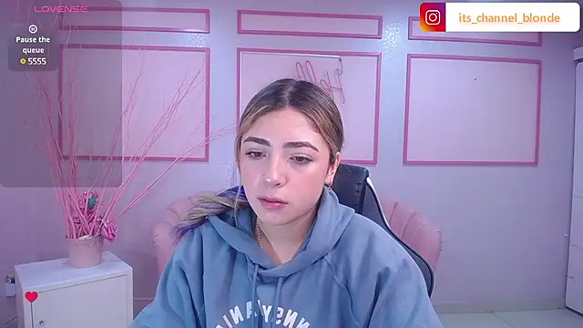 Snapshot of channel_blonde_a chatting on December 20, 2024, 4:57 pm channel blonde a online show from December 20, 2024, 4:57 pm