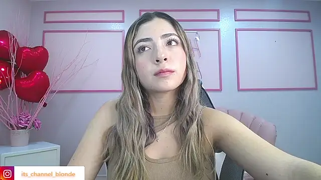 Snapshot of channel_blonde_a chatting on March 1, 2025, 5:05 pm channel blonde a online show from March 1, 2025, 5:05 pm