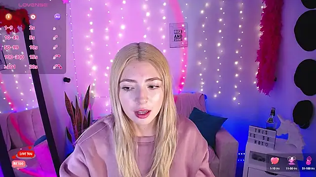 Snapshot of channel_blonde_a chatting on March 19, 2025, 7:49 pm channel blonde a online show from March 19, 2025, 7:49 pm