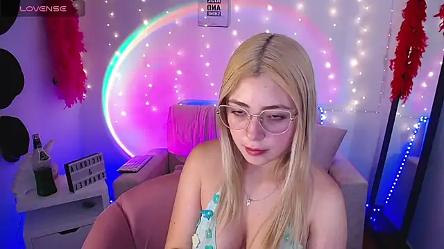 Snapshot of channel_blonde_a chatting on March 21, 2025, 6:07 pm channel blonde a online show from March 21, 2025, 6:07 pm