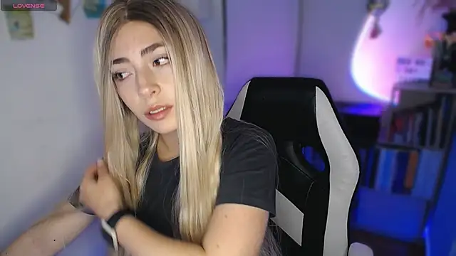 Snapshot of channel_blonde_a chatting on October 15, 2025, 4:56 am channel blonde a online show from October 15, 2025, 4:56 am