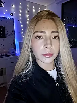 Snapshot of channel_blonde_a chatting on October 17, 2025, 4:59 am channel blonde a online show from October 17, 2025, 4:59 am