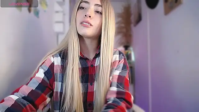 Snapshot of channel_blonde_a chatting on November 5, 2025, 4:40 pm channel blonde a online show from November 5, 2025, 4:40 pm