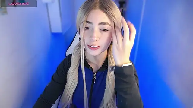 Snapshot of channel_blonde_a chatting on November 7, 2025, 3:45 pm channel blonde a online show from November 7, 2025, 3:45 pm