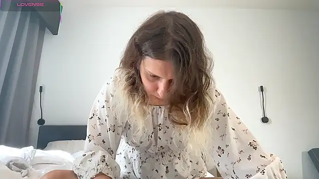 Alice Pinkhead online show from October 9, 2025, 8:23 am