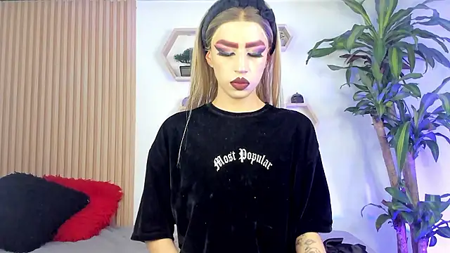 Snapshot of BrianaSchafer chatting on October 16, 2025, 5:14 pm BrianaSchafer online show from October 16, 2025, 5:14 pm