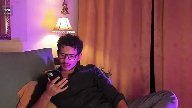 Nicholasrodrii online show from April 9, 2026, 11:43 pm
