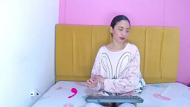 angelinabrookcm101 online show from December 7, 2024, 8:49 pm