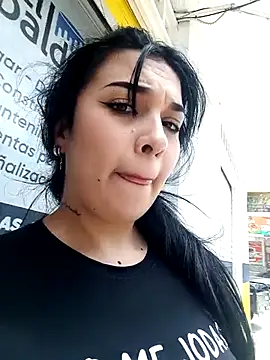 brianaGuzman online show from September 19, 2025, 5:35 pm