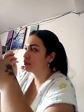 brianaGuzman online show from May 10, 2026, 2:33 pm