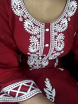 baby soni78690 online show from January 8, 2026, 4:42 pm