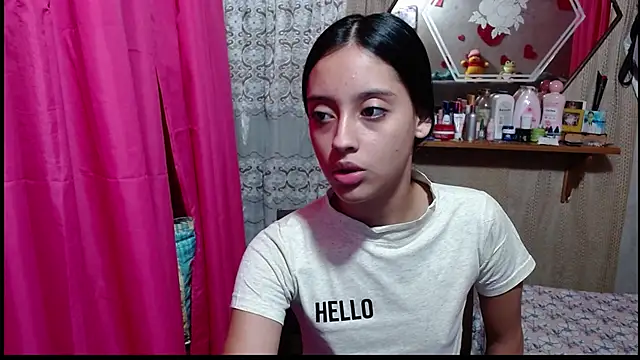 Snapshot of Lunawillis chatting on February 15, 2026, 9:44 pm Lunawillis online show from February 15, 2026, 9:44 pm