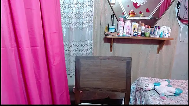 Snapshot of Lunawillis chatting on February 24, 2026, 6:28 pm Lunawillis online show from February 24, 2026, 6:28 pm