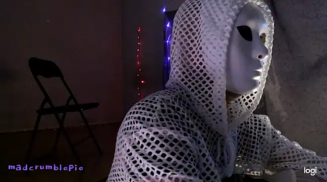 madcrumblepie online show from January 9, 2025, 7:40 pm
