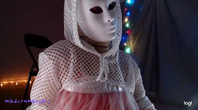 madcrumblepie online show from January 11, 2025, 11:02 pm