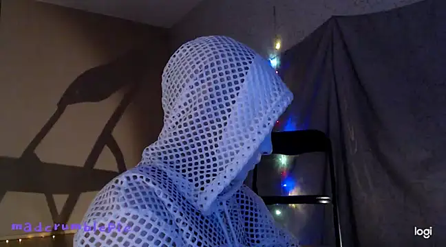 madcrumblepie online show from February 8, 2025, 9:04 pm