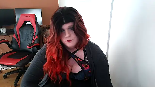 Snapshot of EmberLee chatting on June 20, 2026, 11:29 pm EmberLee online show from June 20, 2026, 11:29 pm