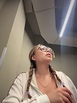 vixen allure online show from January 13, 2026, 1:05 pm