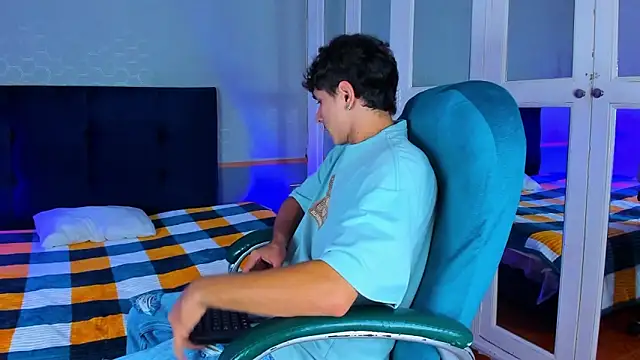 Daniel Harris  online show from February 22, 2025, 3:23 am