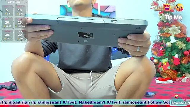 Snapshot of nakedfoam1 chatting on December 23, 2024, 1:40 am nakedfoam1 online show from December 23, 2024, 1:40 am