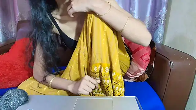 Snapshot of Srabontii chatting on February 19, 2026, 11:34 pm Srabontii online show from February 19, 2026, 11:34 pm