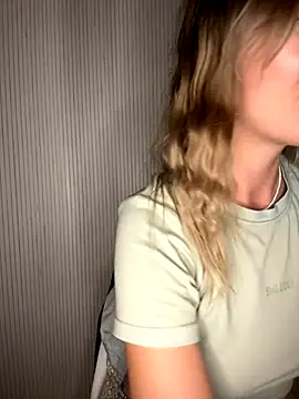 Snapshot of Milla__one chatting on September 20, 2025, 8:21 pm Milla one online show from September 20, 2025, 8:21 pm