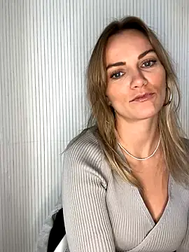 Snapshot of Milla__one chatting on September 22, 2025, 10:39 am Milla one online show from September 22, 2025, 10:39 am