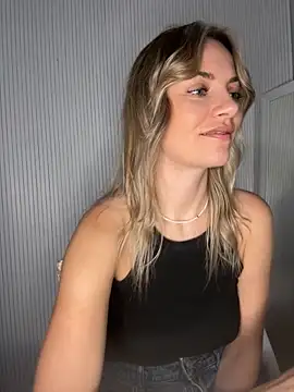 Snapshot of Milla__one chatting on October 20, 2025, 7:20 am Milla one online show from October 20, 2025, 7:20 am