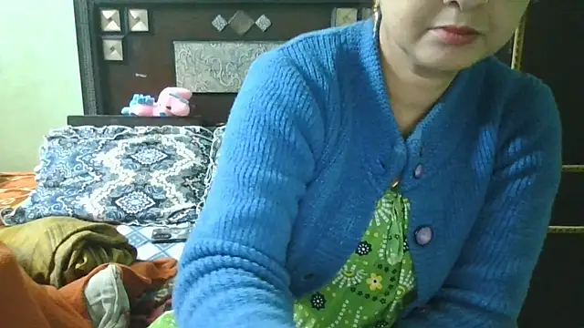 couplesuni online show from January 13, 2026, 9:36 am