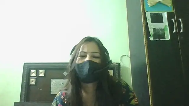 Snapshot of couplesuni chatting on April 11, 2026, 5:28 pm couplesuni online show from April 11, 2026, 5:28 pm