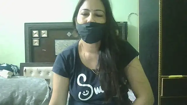 Snapshot of couplesuni chatting on April 13, 2026, 1:33 am couplesuni online show from April 13, 2026, 1:33 am